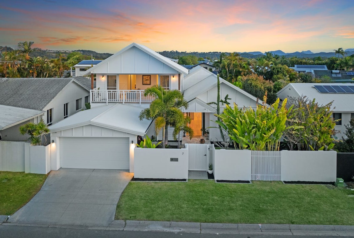Burleigh Waters, 4220