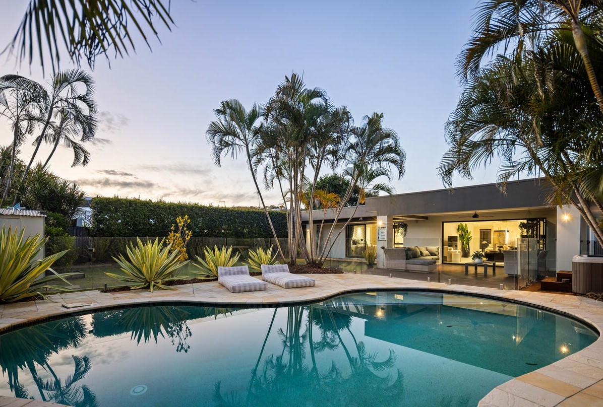 Burleigh Waters, 4220